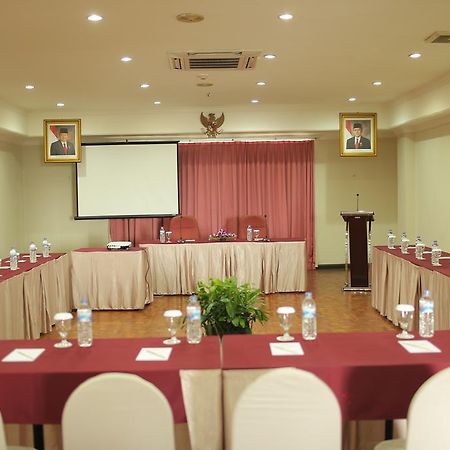 סוראבאיה Weta International Hotel מראה חיצוני תמונה