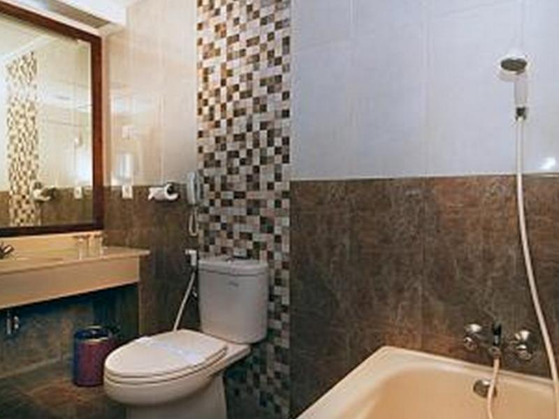 סוראבאיה Weta International Hotel מראה חיצוני תמונה