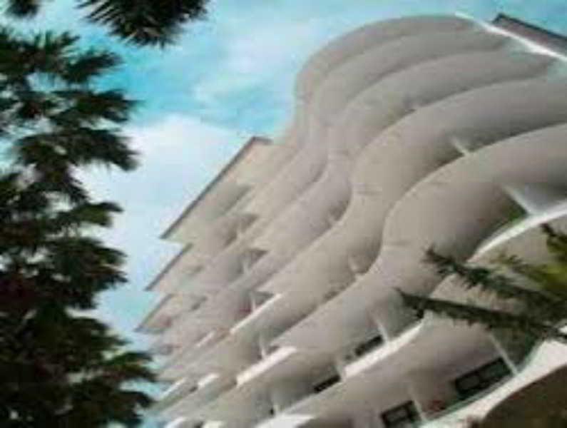 סוראבאיה Weta International Hotel מראה חיצוני תמונה