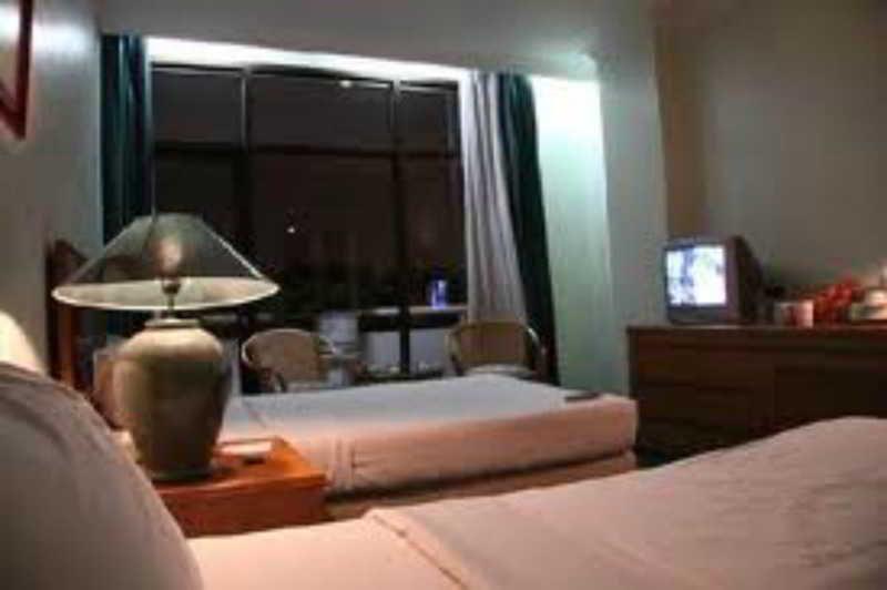 סוראבאיה Weta International Hotel מראה חיצוני תמונה