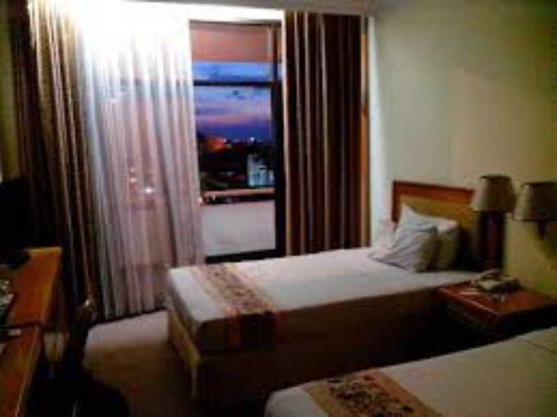 סוראבאיה Weta International Hotel מראה חיצוני תמונה