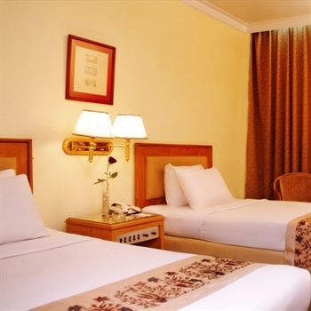 סוראבאיה Weta International Hotel מראה חיצוני תמונה