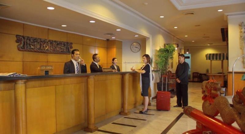 סוראבאיה Weta International Hotel מראה חיצוני תמונה