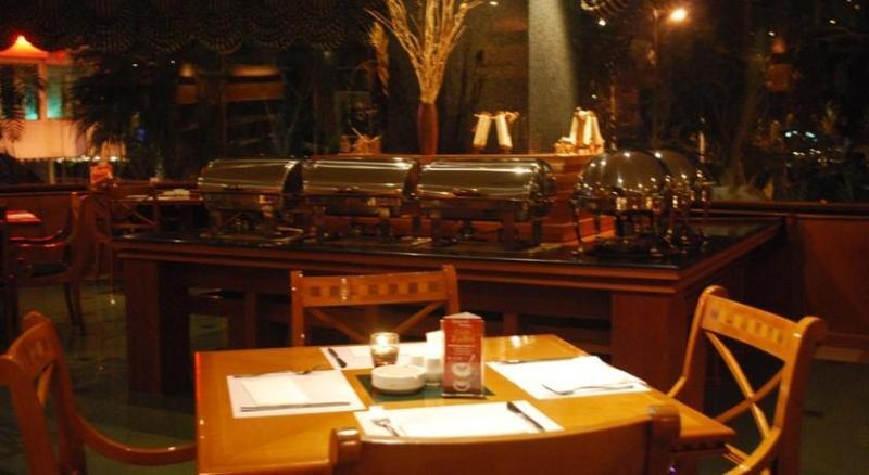 סוראבאיה Weta International Hotel מראה חיצוני תמונה
